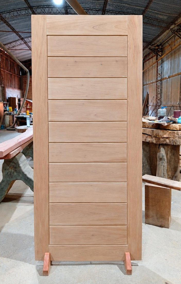 Puerta escalera con espiga