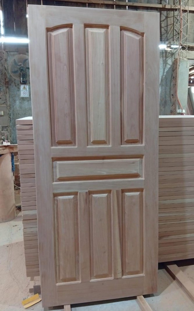 Puerta triple tablero